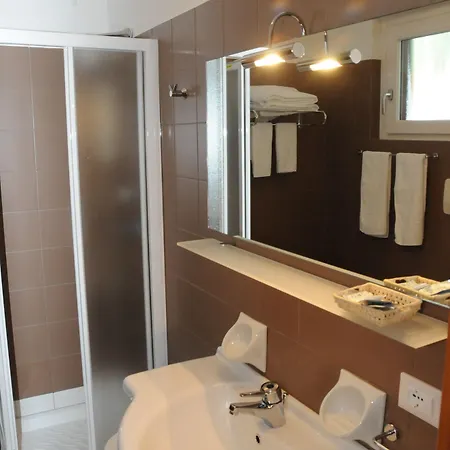Hotell Hotel Garni Arnica ***S Madonna