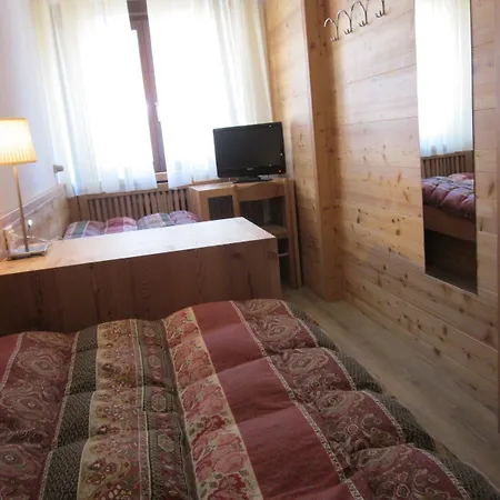 Hotel Garni Arnica ***S Madonna