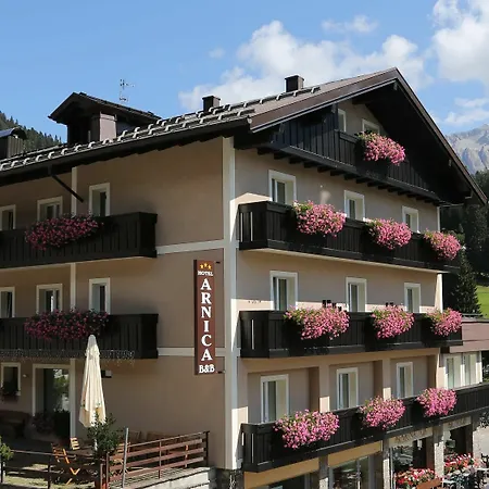 Hotel Garni Arnica ***S Hotell Madonna